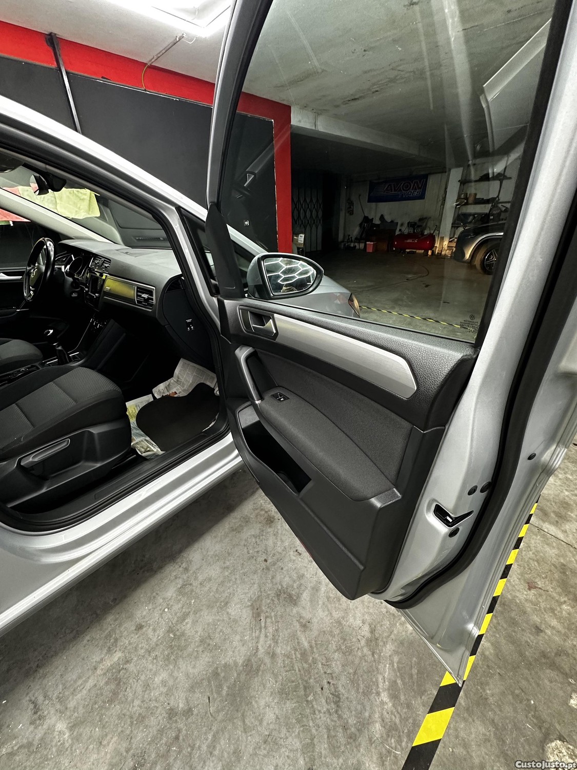VW Tiguan Volkswagen Touran 1.6 TDI 110cv, de 2016 - 16 — photo 4