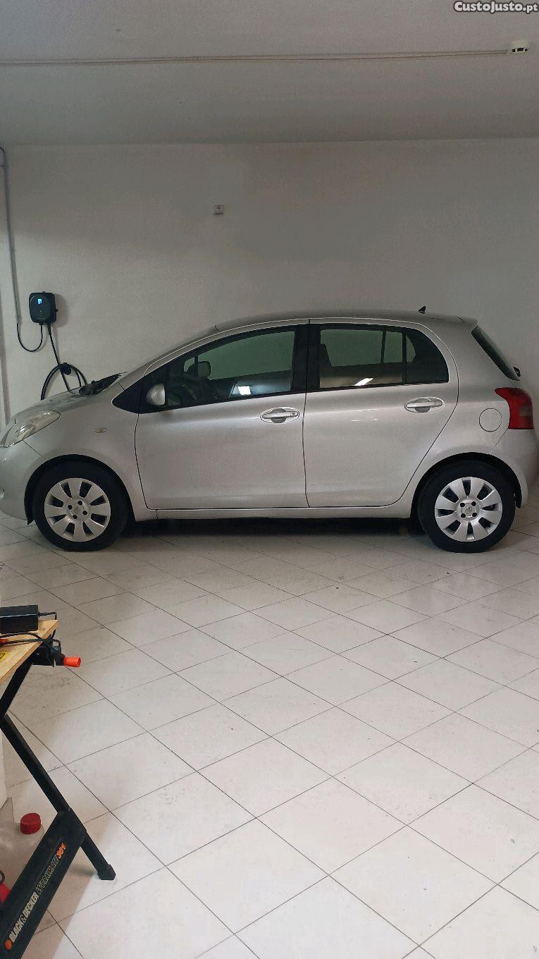 Toyota Yaris VVTI (motor de corrente) — fotografia 10