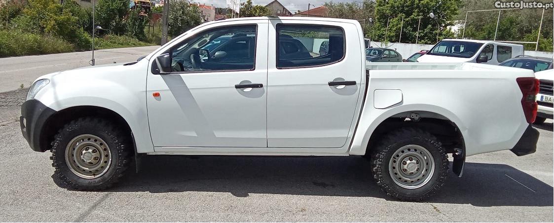 Isuzu D-Max 2.5 D  4WD — photo 5