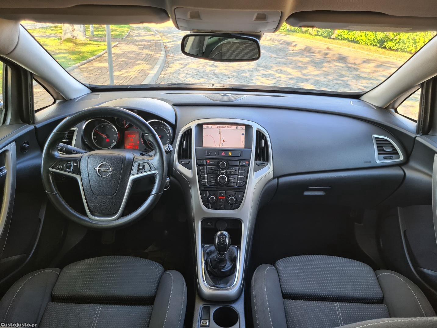 Opel Astra Diesel 95cv A/C GPS - 11 — photo 5