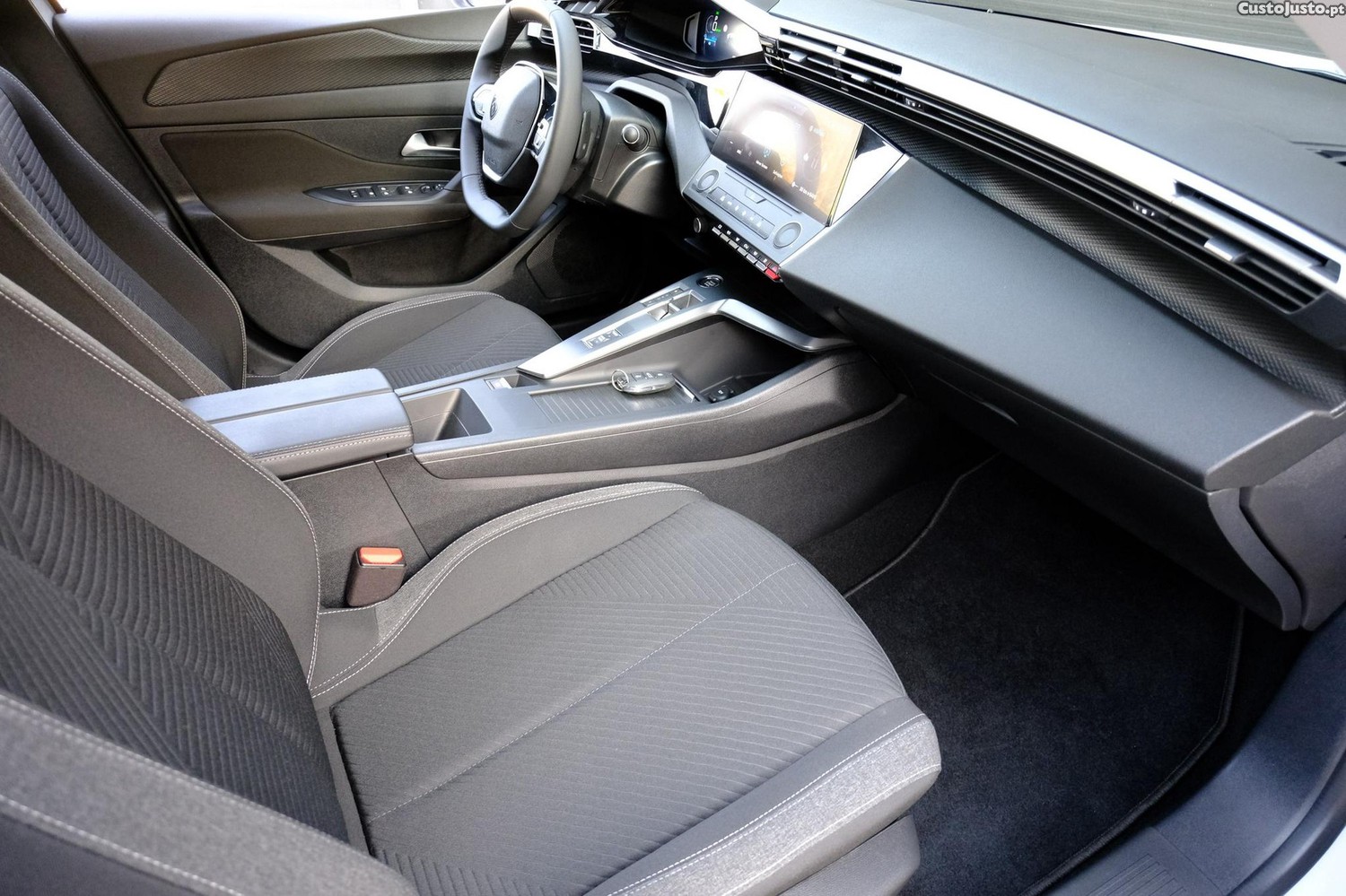 Peugeot 308 1.6 Hybrid Active Pack e-EAT8 — fotografia 13