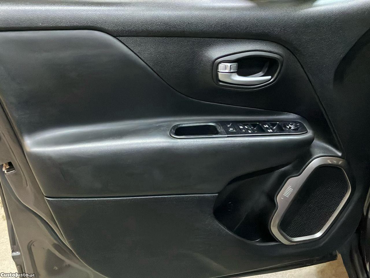 Jeep Renegade 1.0 T Longitude — fotografia 3