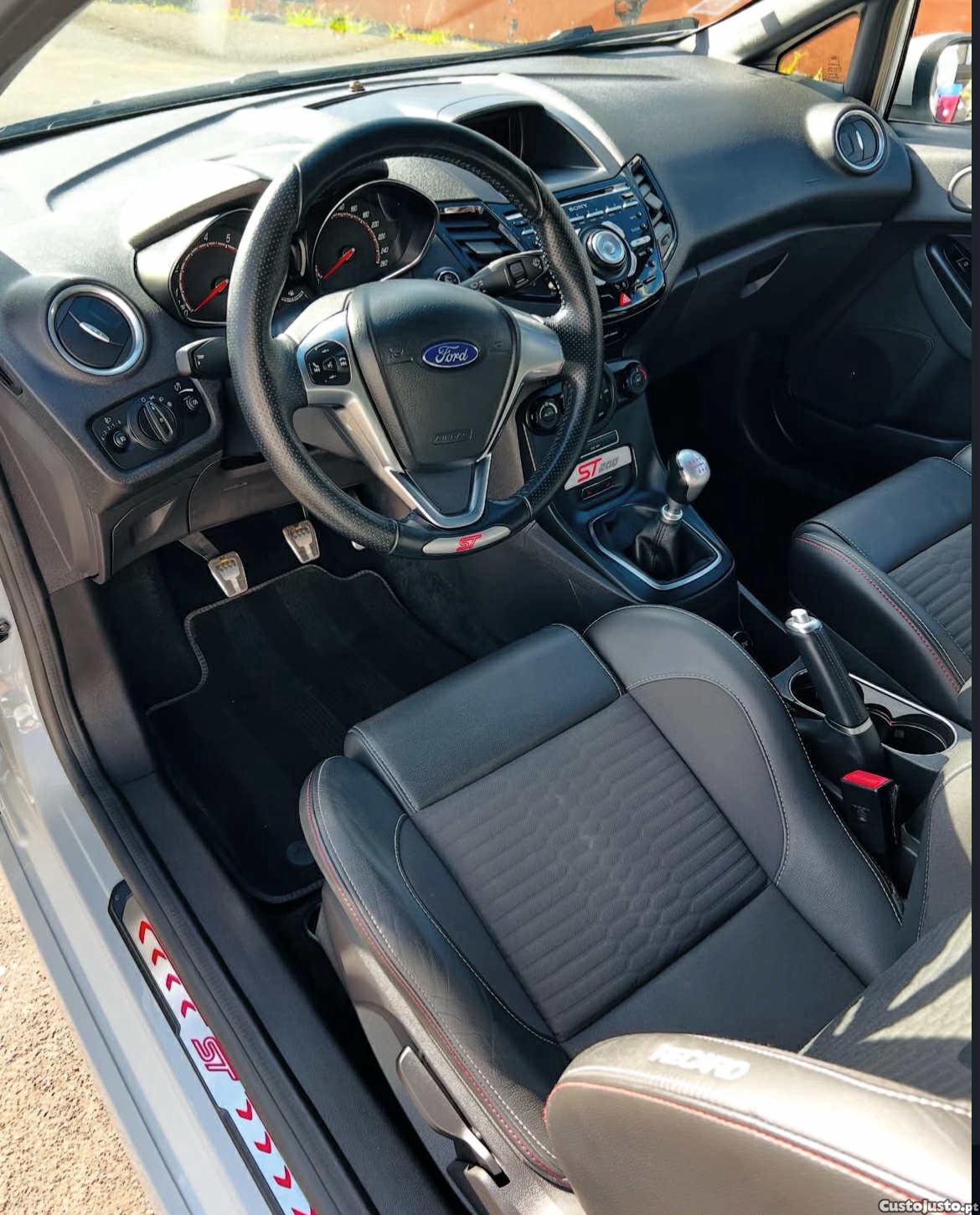 Ford Fiesta ST200 — fotografia 5