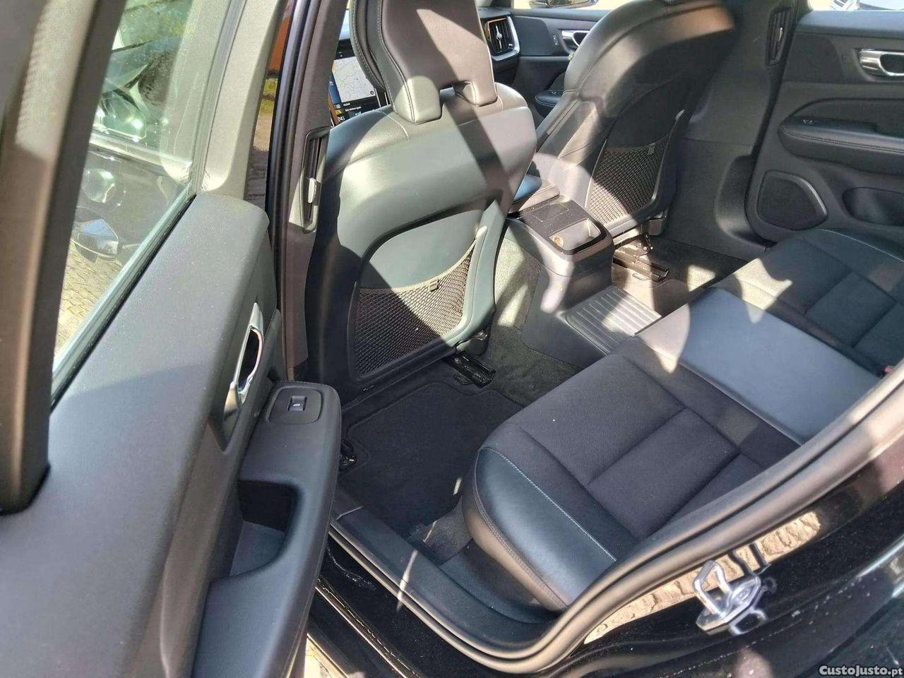 Volvo V60 2.0 T8 AWD TE Momentum — fotografia 4