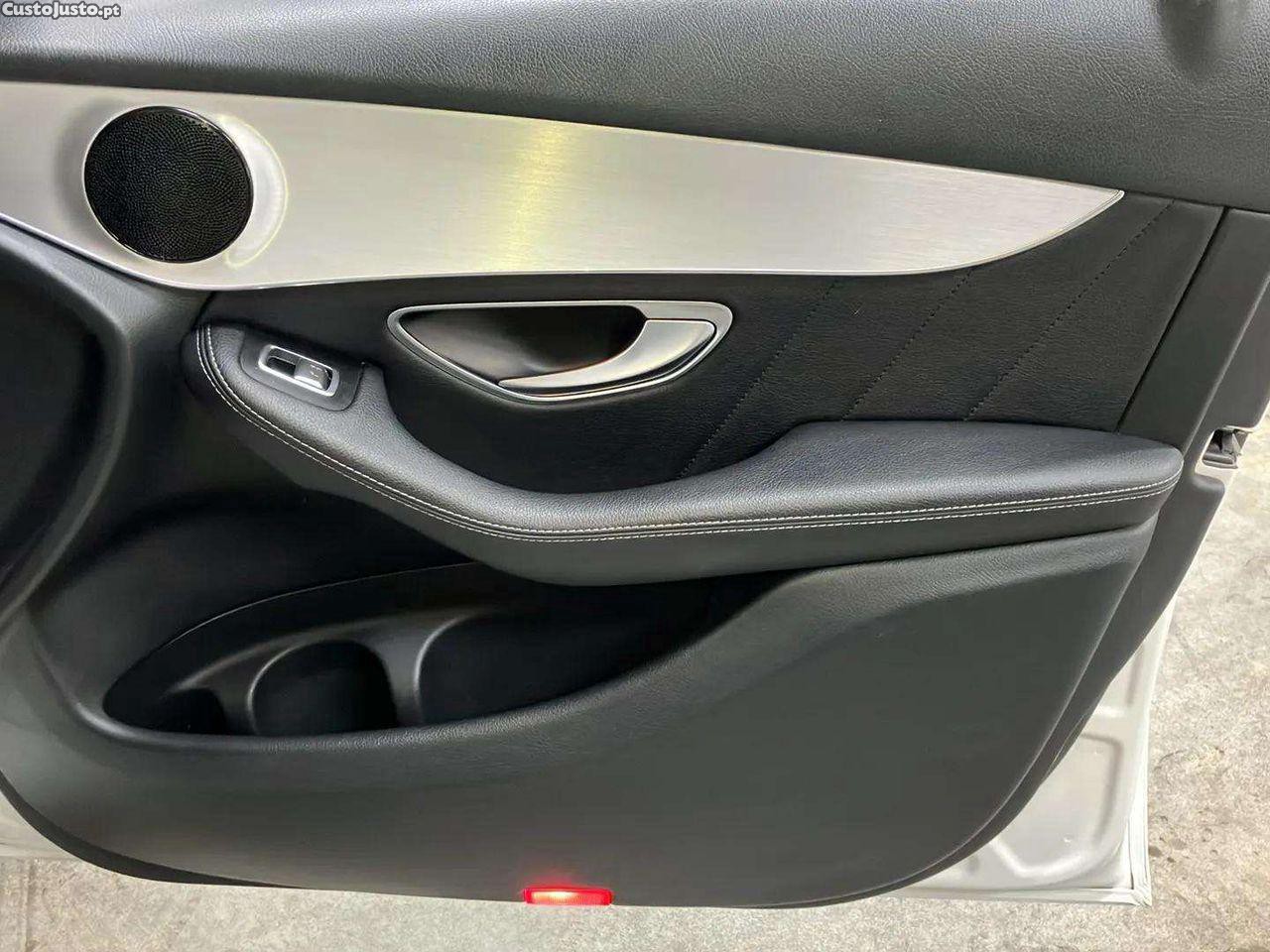 Mercedes-Benz GLC 350 e Coupé AMG Line 4-Matic — fotografia 3