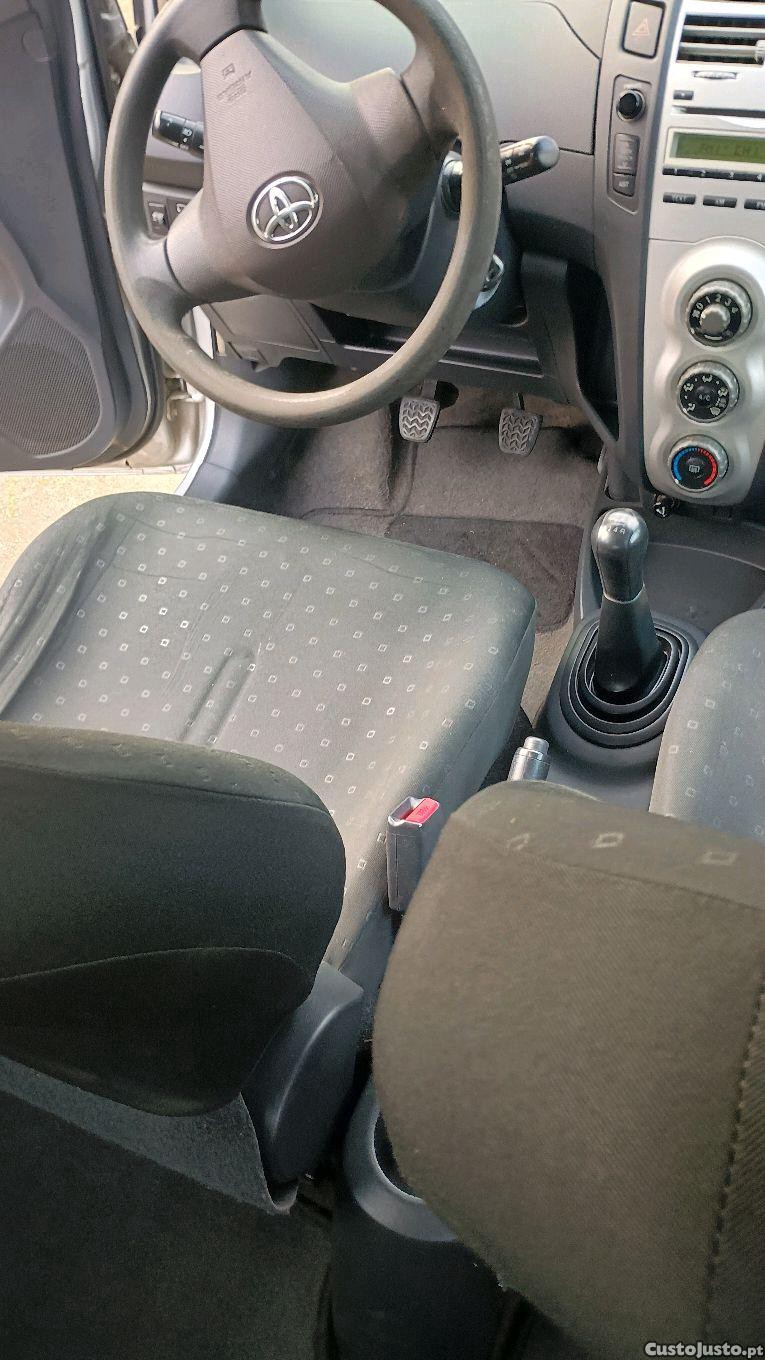 Toyota Yaris VVTI (motor de corrente) — fotografia 8