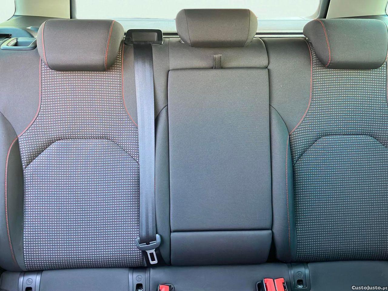 SEAT Leon ST 1.6 TDI FR S/S — fotografia 4