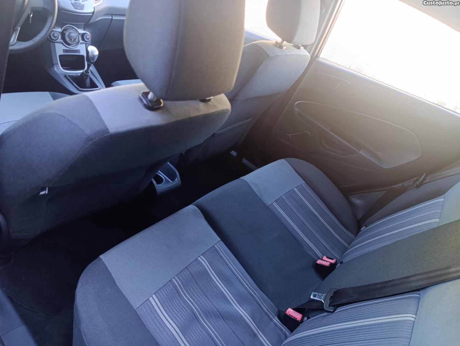 Ford Fiesta 1.200 iAC — fotografia 3