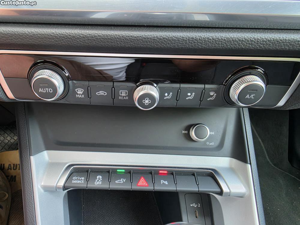 Audi Q3 45 TFSIe S Tronic — fotografia 9