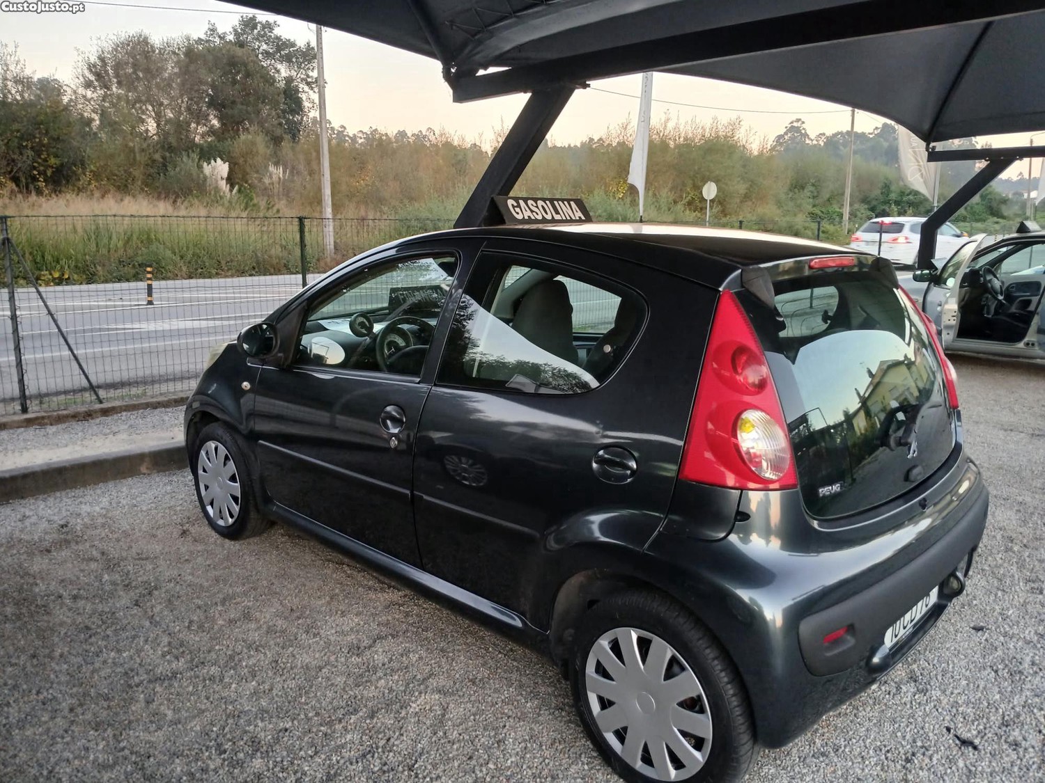 Peugeot 107 1.0 Motor Toyota - 06 — photo 5