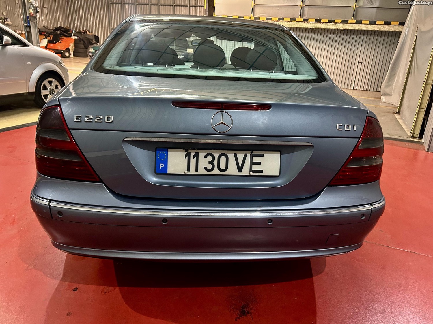 Mercedes-Benz E 220 153 mês muito bom estado caixa automática  - 03 — photo 5