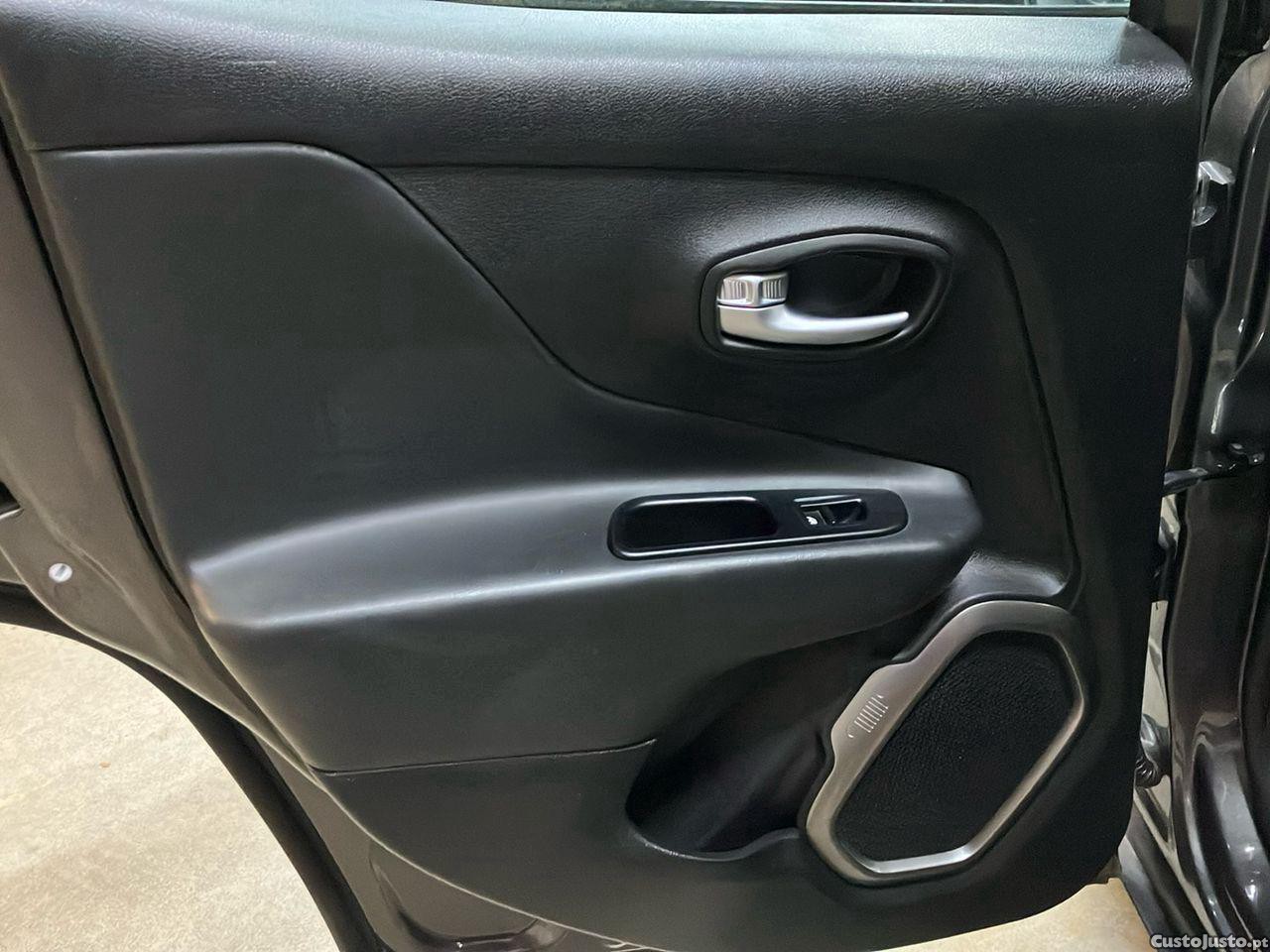Jeep Renegade 1.0 T Longitude — fotografia 4