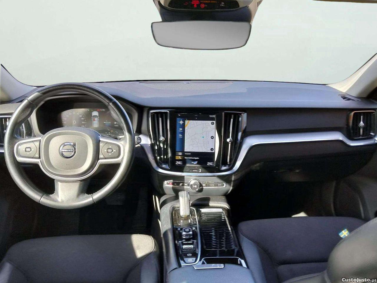 Volvo V60 2.0 T8 AWD TE Momentum — fotografia 9