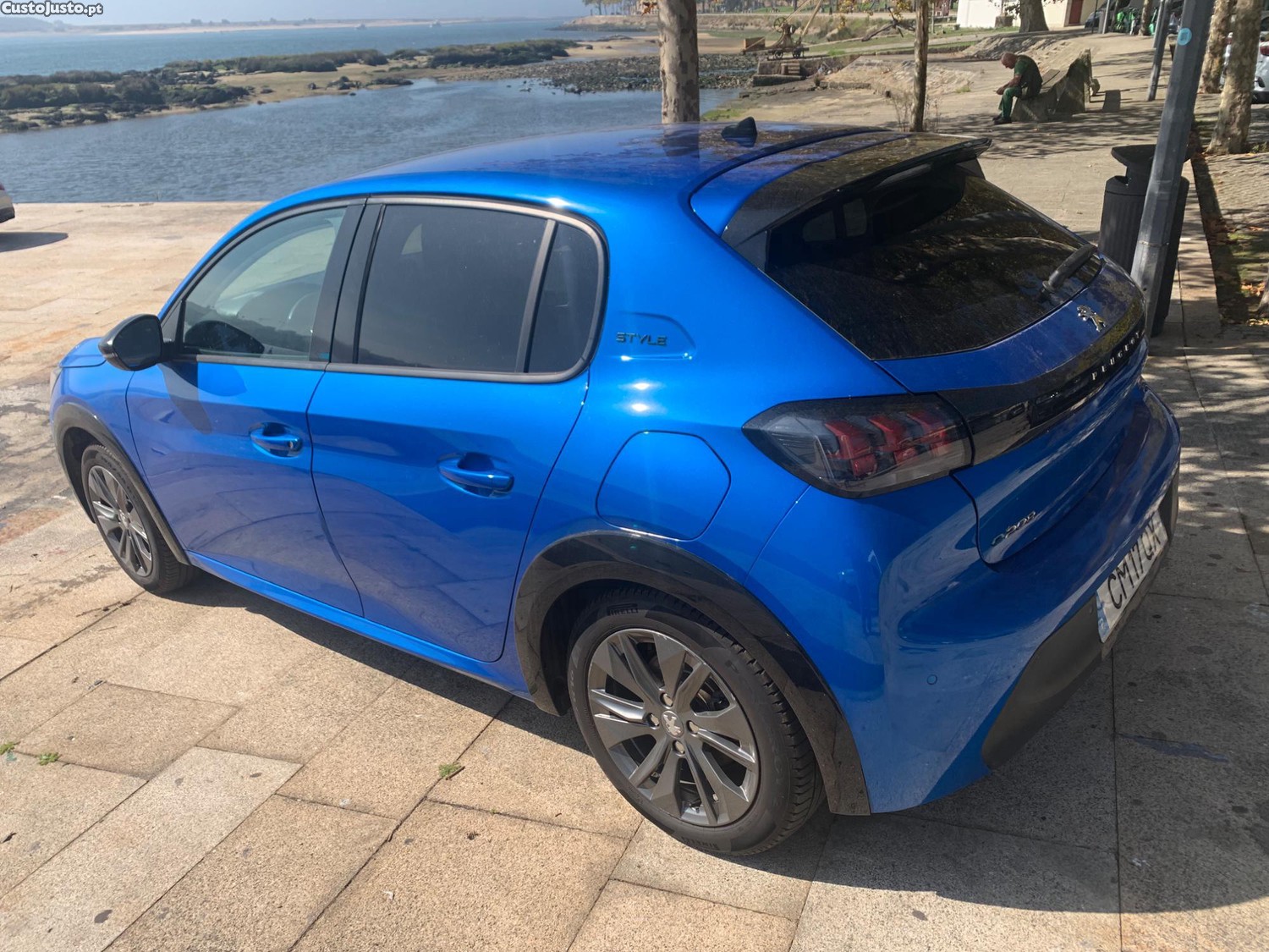 Peugeot e-208 Style - 22 — photo 3