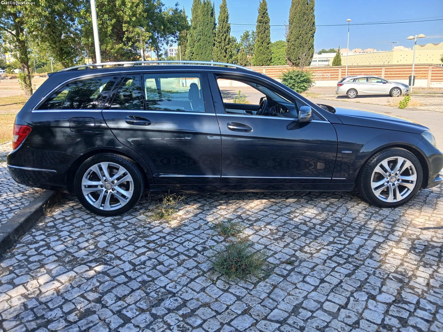 Mercedes-Benz C 220 CDi Avantgarde Automática - 12 — photo 4