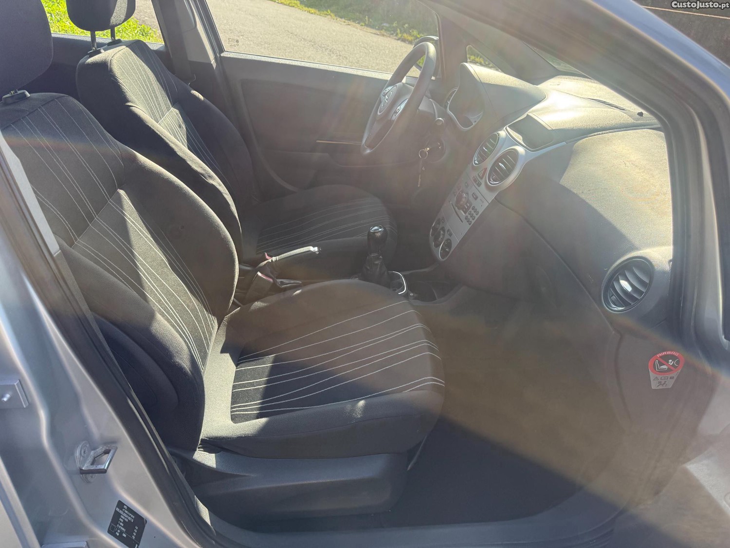 Opel Corsa 1.2 16v Comfort — fotografia 3