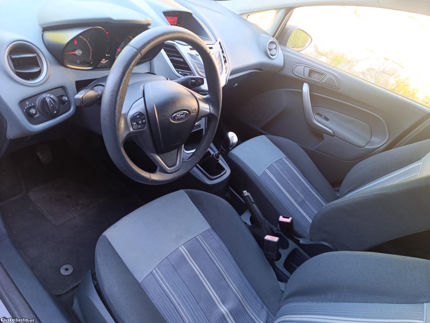 Ford Fiesta 1.200 iAC — fotografia 5