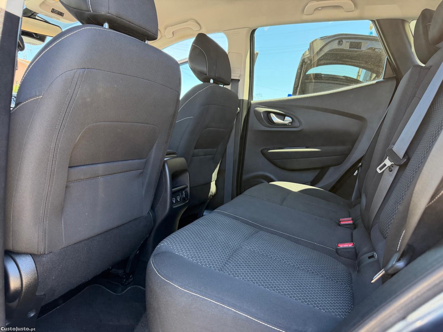 Renault Kadjar 1.3 TCe Intens EDC — fotografia 17