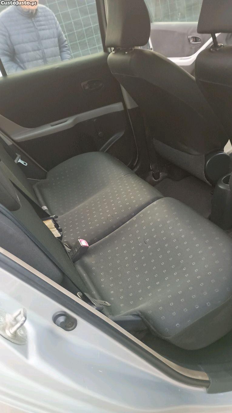 Toyota Yaris VVTI (motor de corrente) — fotografia 4