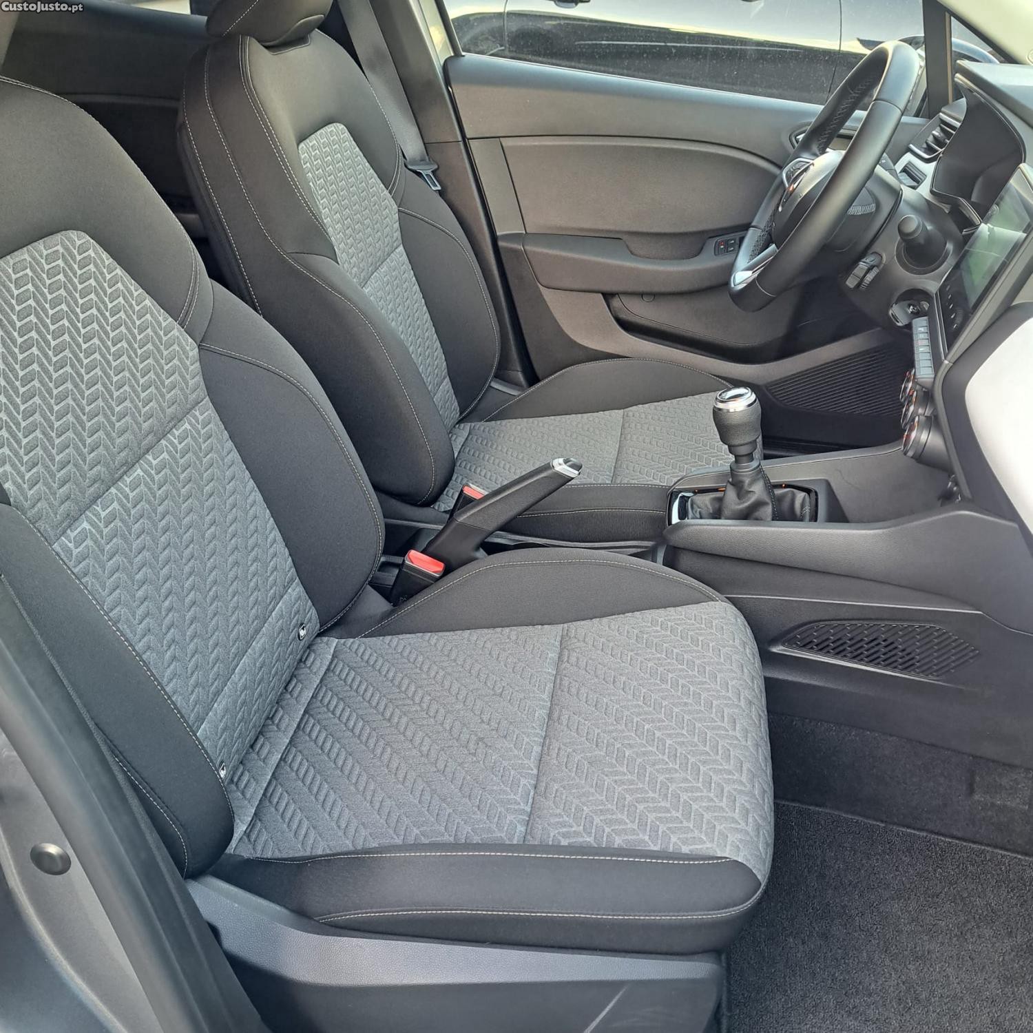 Renault Clio 1.0 TCe Evolution — fotografia 5