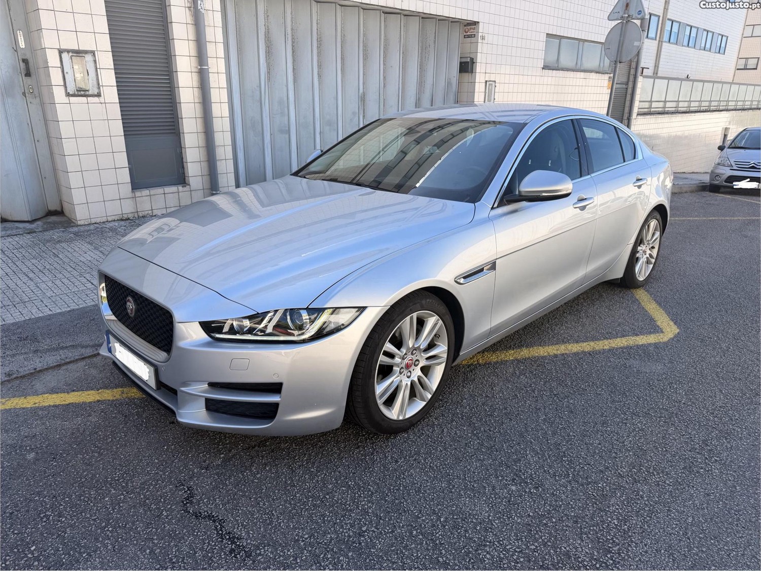 Jaguar XE Prestige — fotografia 9