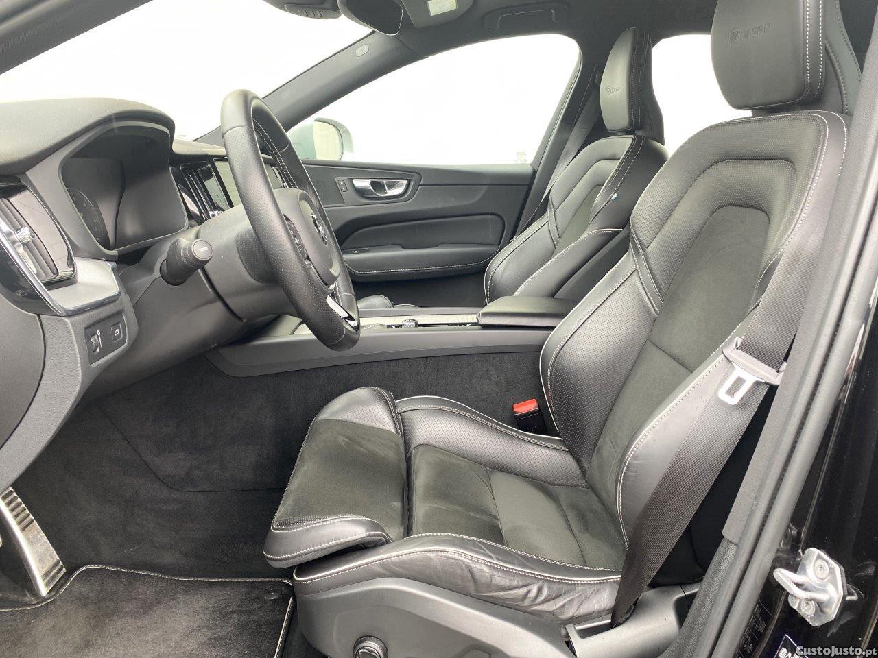 Volvo XC60 2.0 R-Design Polestar Engineered 190cv - 19 foto 4
