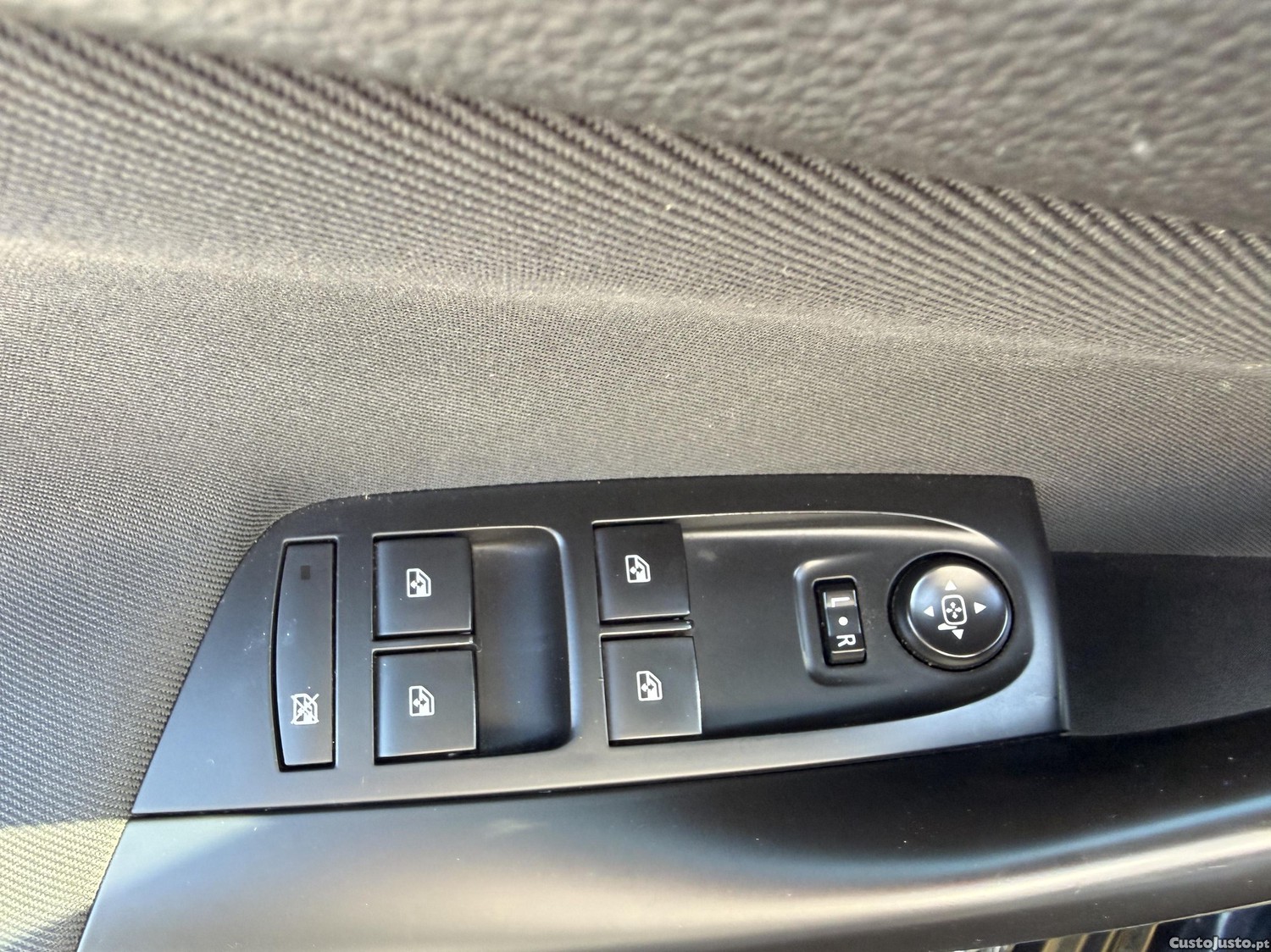 Opel Astra 1.6 CDTI — fotografia 8