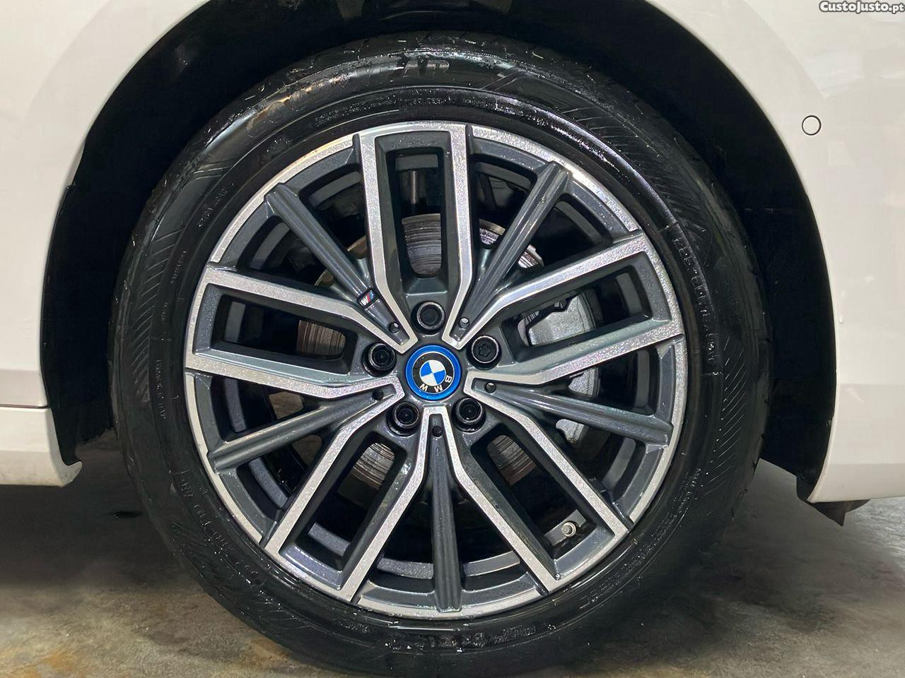BMW 225 Active Tourer XE e xDrive Pack Desportivo M — fotografia 3