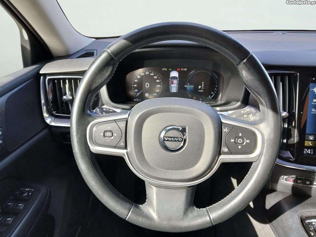Volvo V60 2.0 T8 AWD TE Momentum — fotografia 8