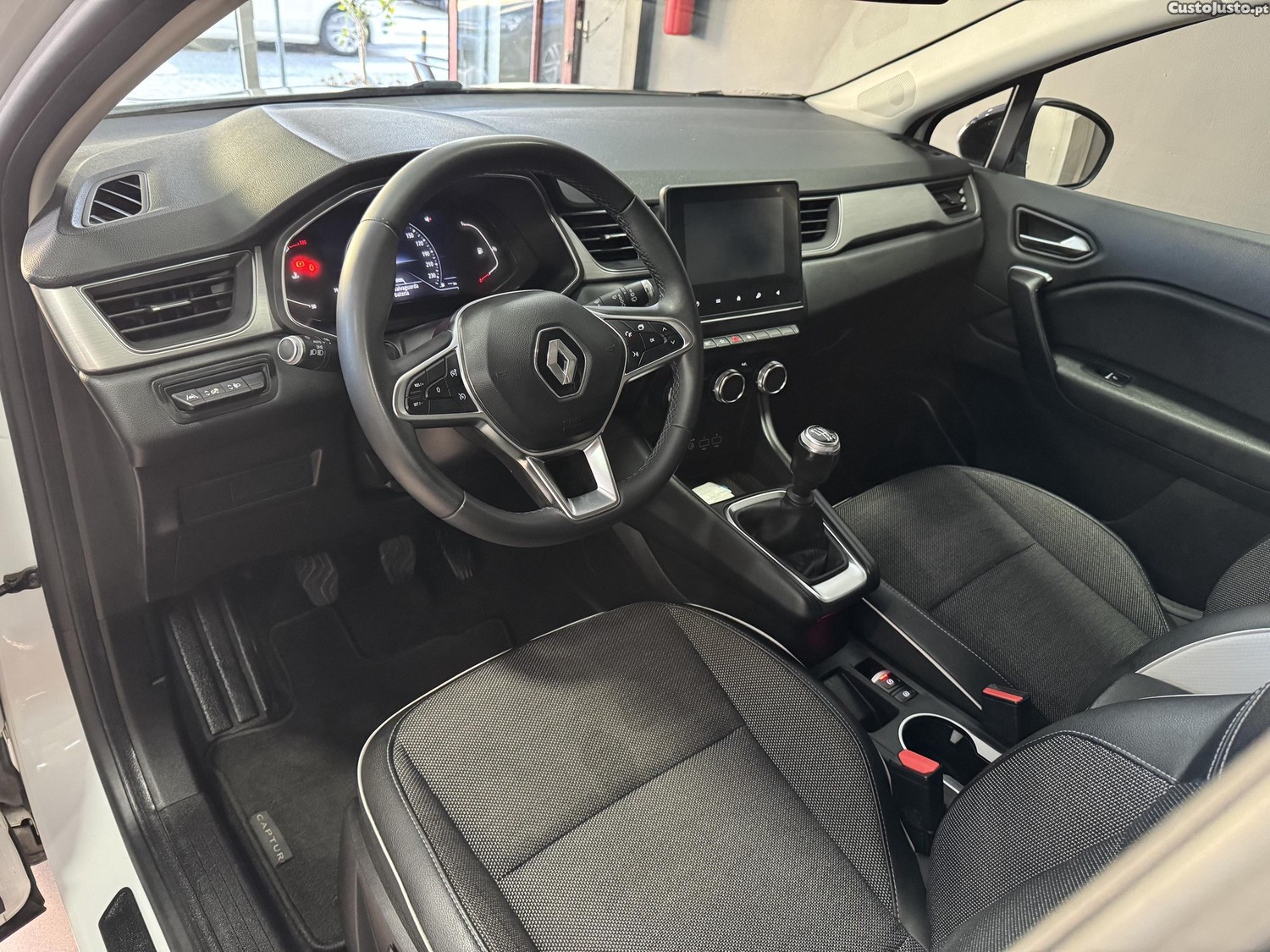 Renault Captur 0.1 TCeItens — fotografia 9