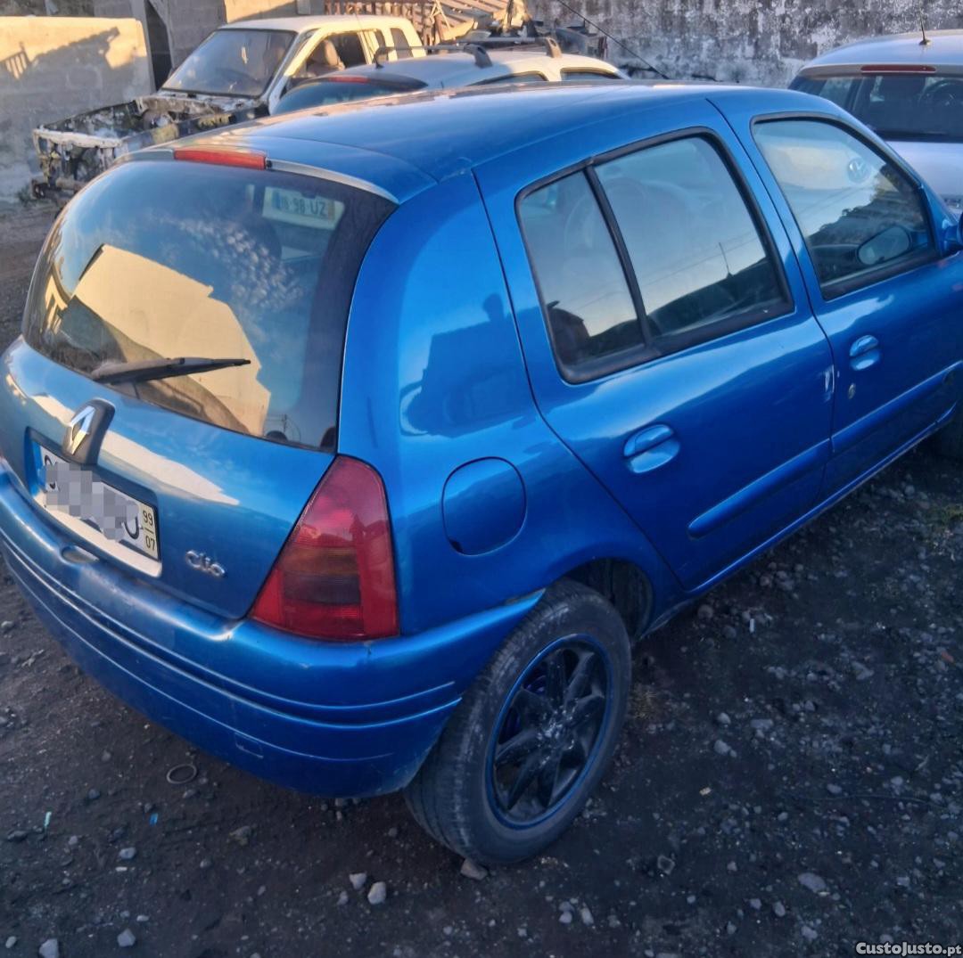 Renault Clio 2 - 99 — photo 5