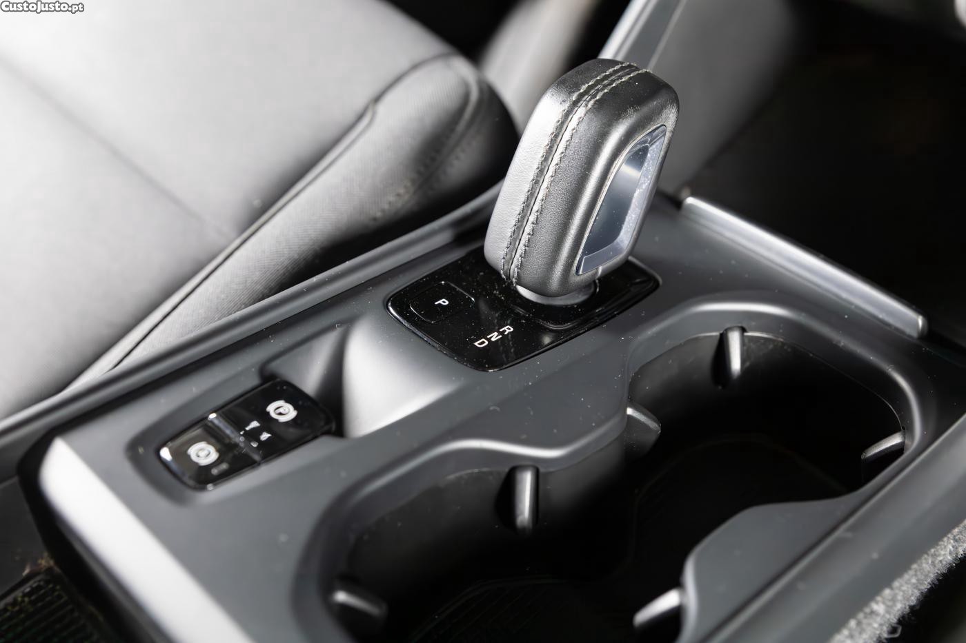 Volvo XC 40 1.5 T4 PHEV Core — fotografia 5