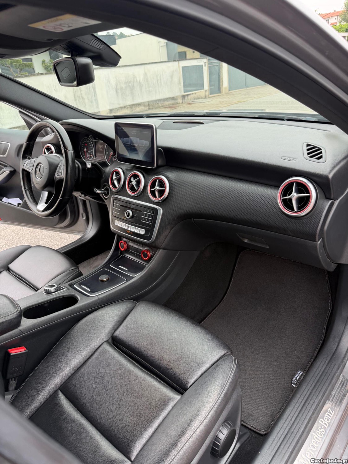 Mercedes-Benz A 180 d Automático — fotografia 4