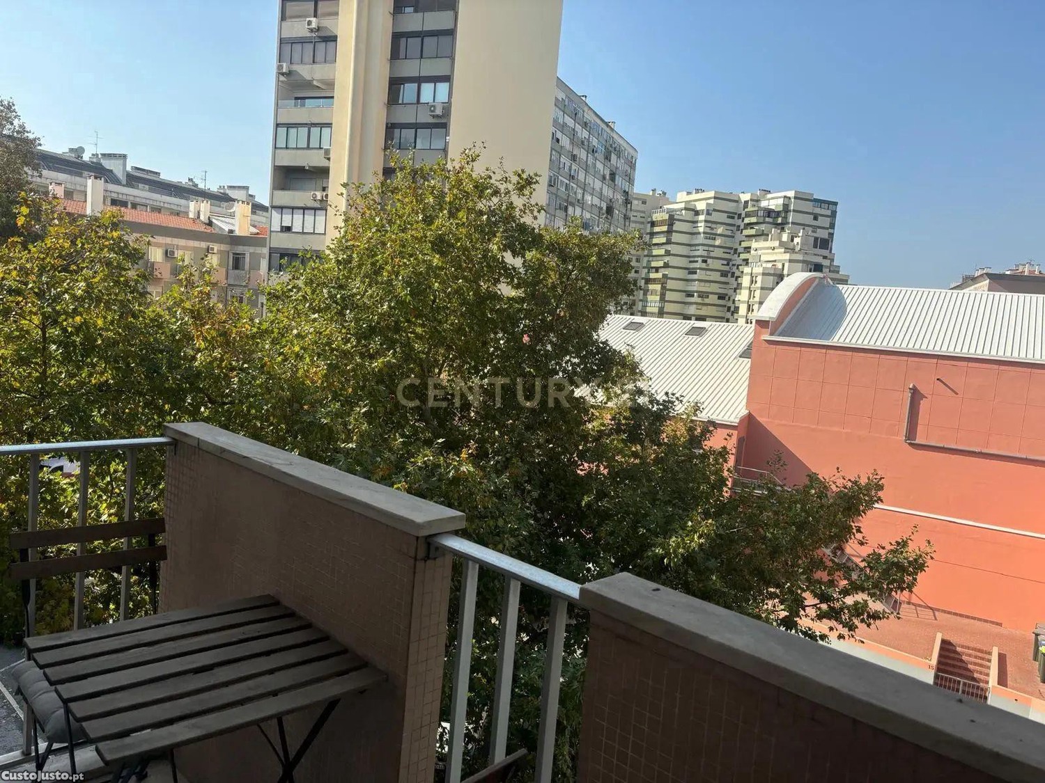 Apartamento Moderno T1 com Varanda no Lumiar