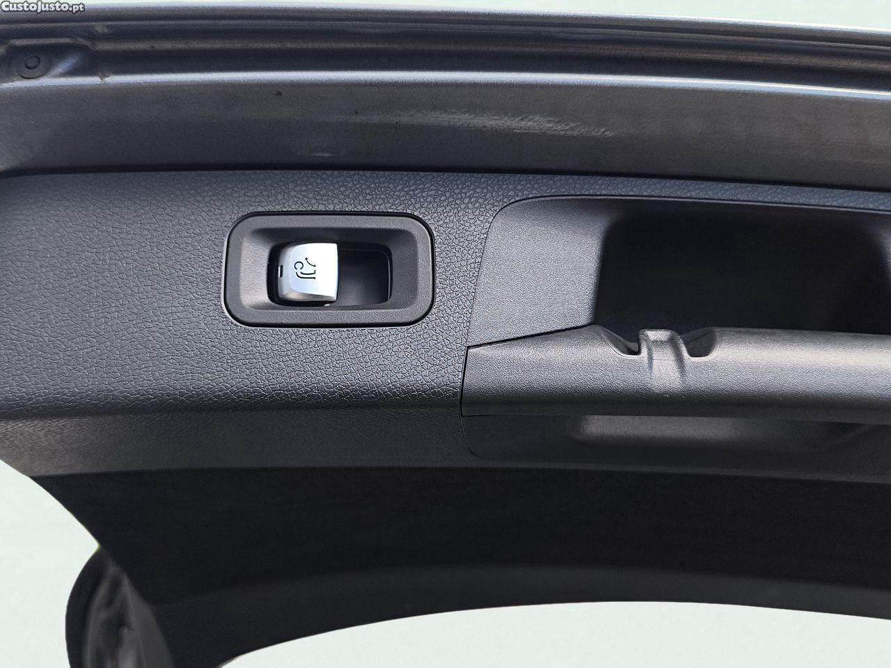Mercedes-Benz E 300 de 9G-TRONIC AMG Line — fotografia 3