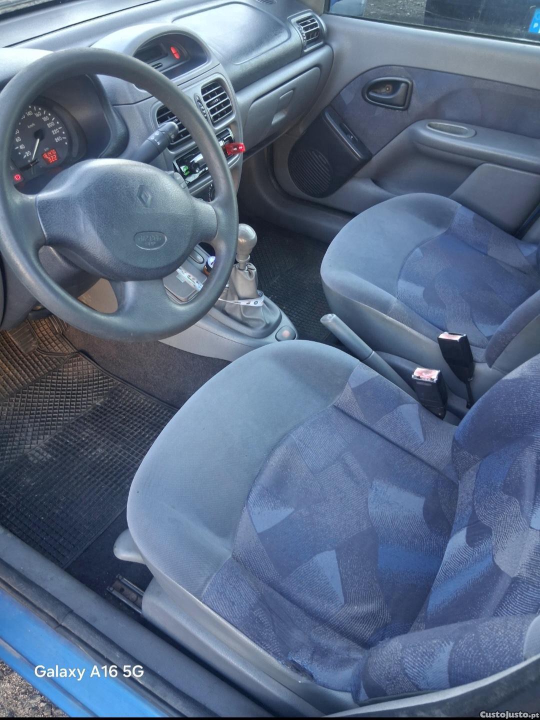 Renault Clio 2 - 99 — photo 3