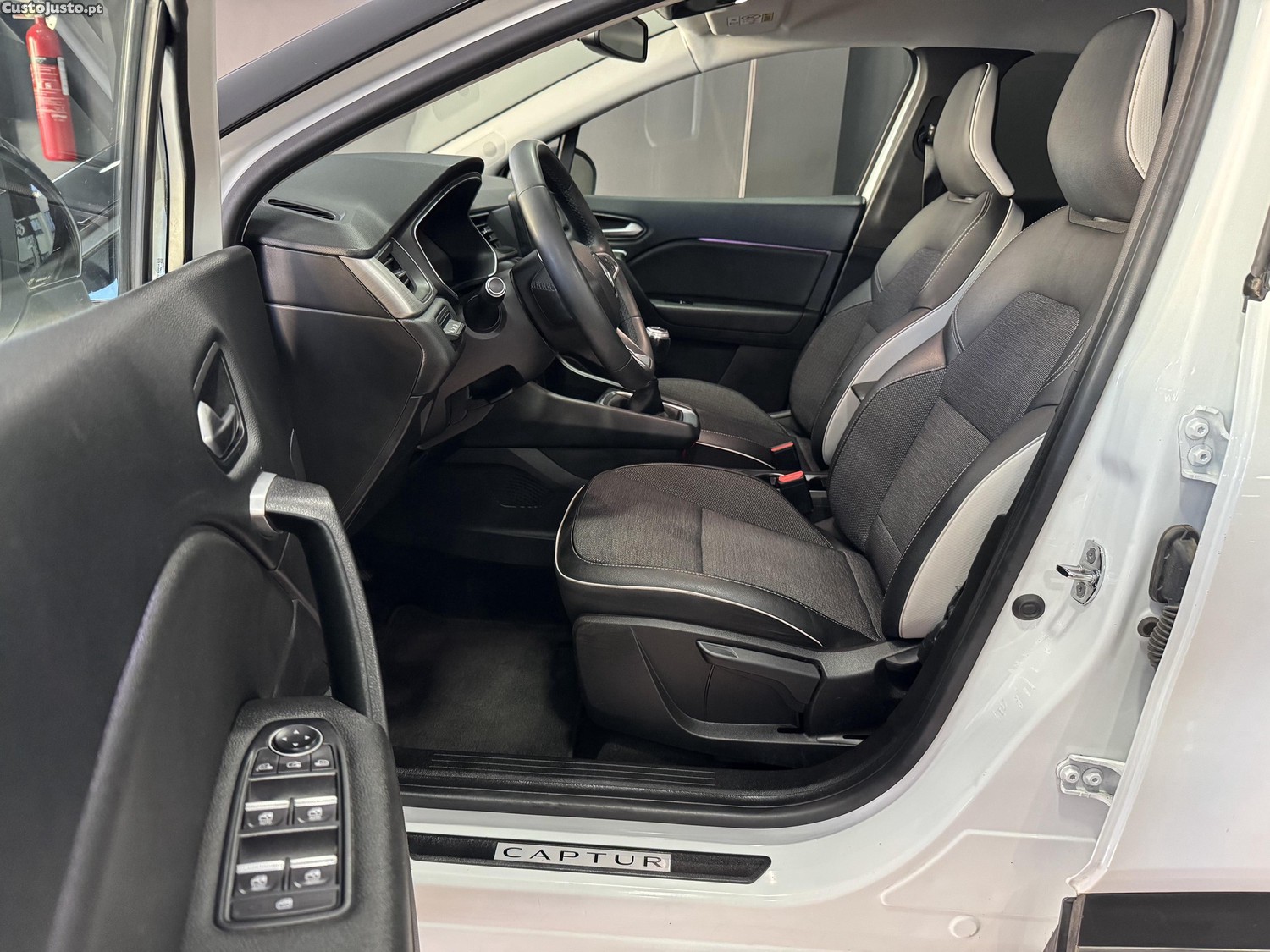 Renault Captur 0.1 TCeItens — fotografia 7