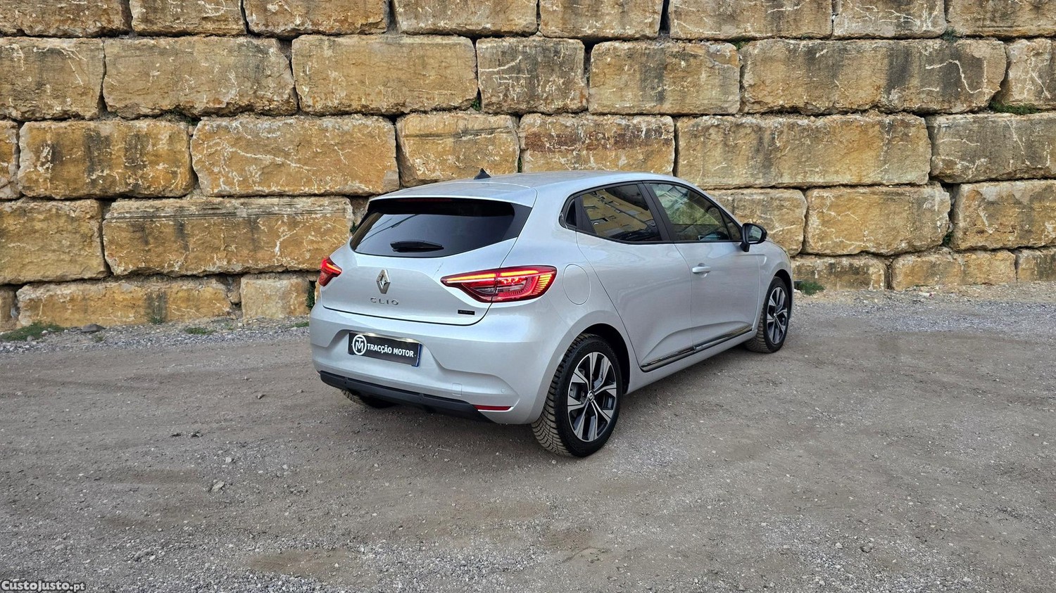 Renault Clio 1.6 E-Tech Exclusive - 23 — photo 2