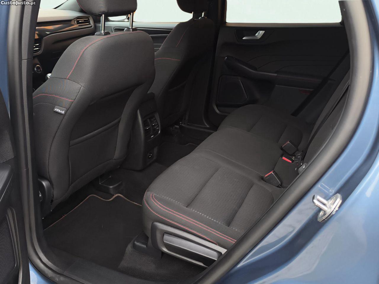 Ford Kuga 1.5 TDCi EcoBlue ST-Line — fotografia 3