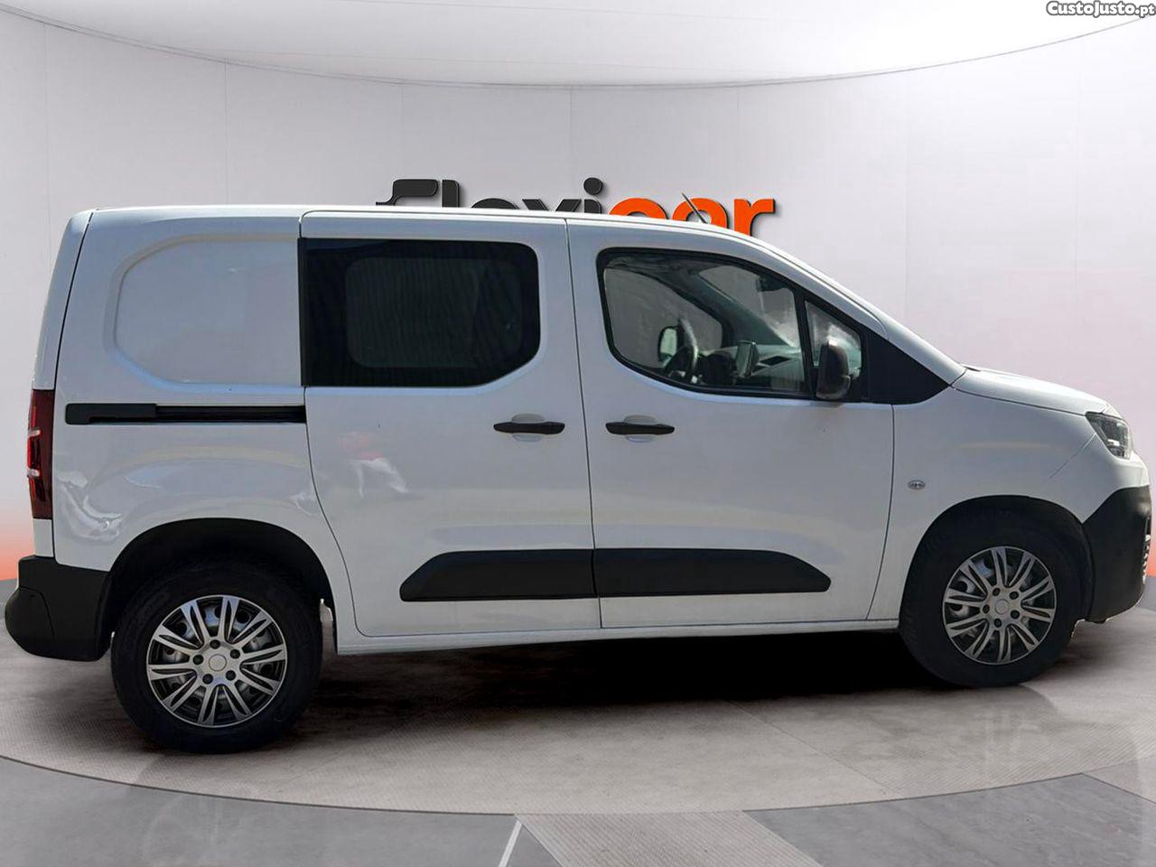 Citroën Berlingo 1.2 PureTechEAT8 — fotografia 16