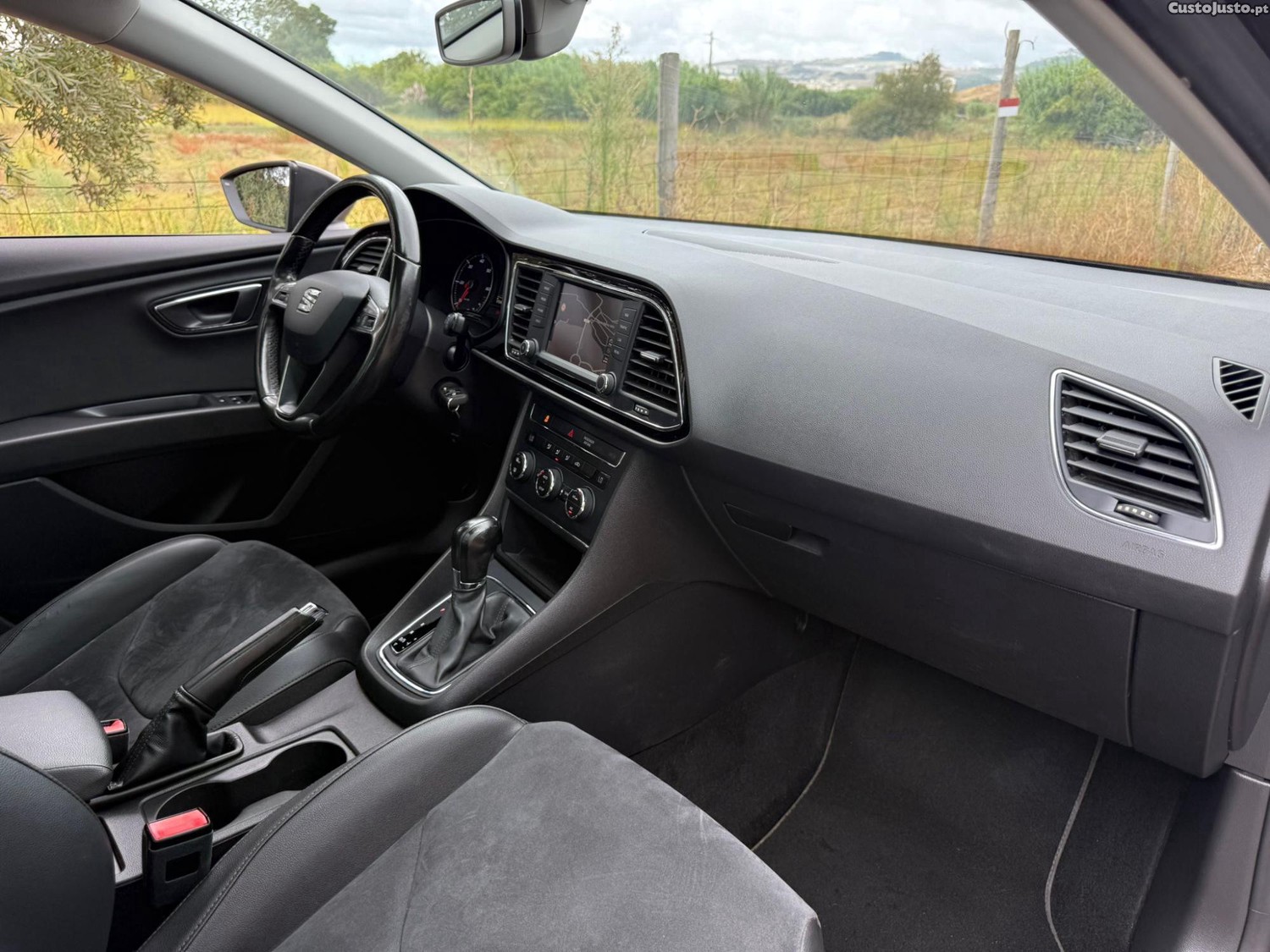 SEAT Leon 2.0 TDI 150cv Cx DSG Full Extras — fotografia 6