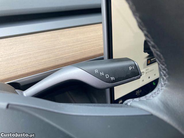 Tesla Model Y Long Range Dual Moto — fotografia 15