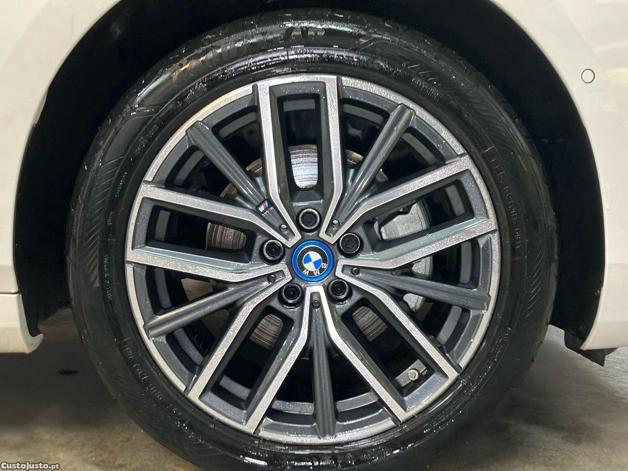 BMW 225 Active Tourer XE e xDrive Pack Desportivo M — fotografia 4