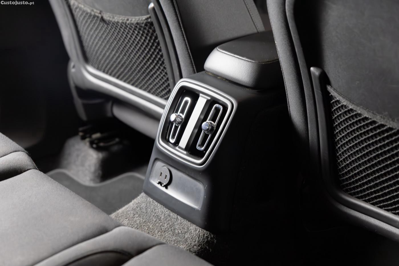 Volvo XC 40 1.5 T4 PHEV Core — fotografia 3