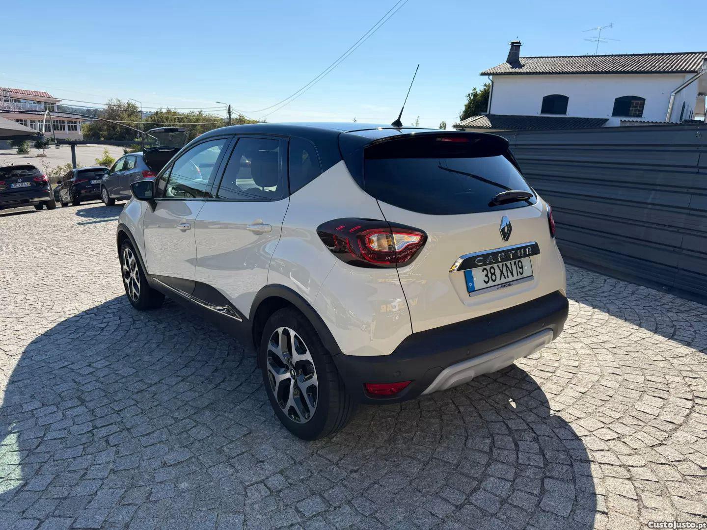 Renault Captur 0.9 tce exclusive — photo 3