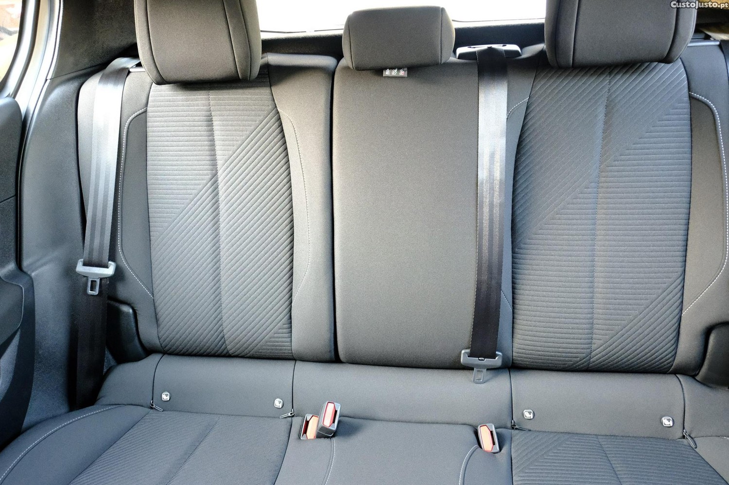 Peugeot 308 1.6 Hybrid Active Pack e-EAT8 — fotografia 15