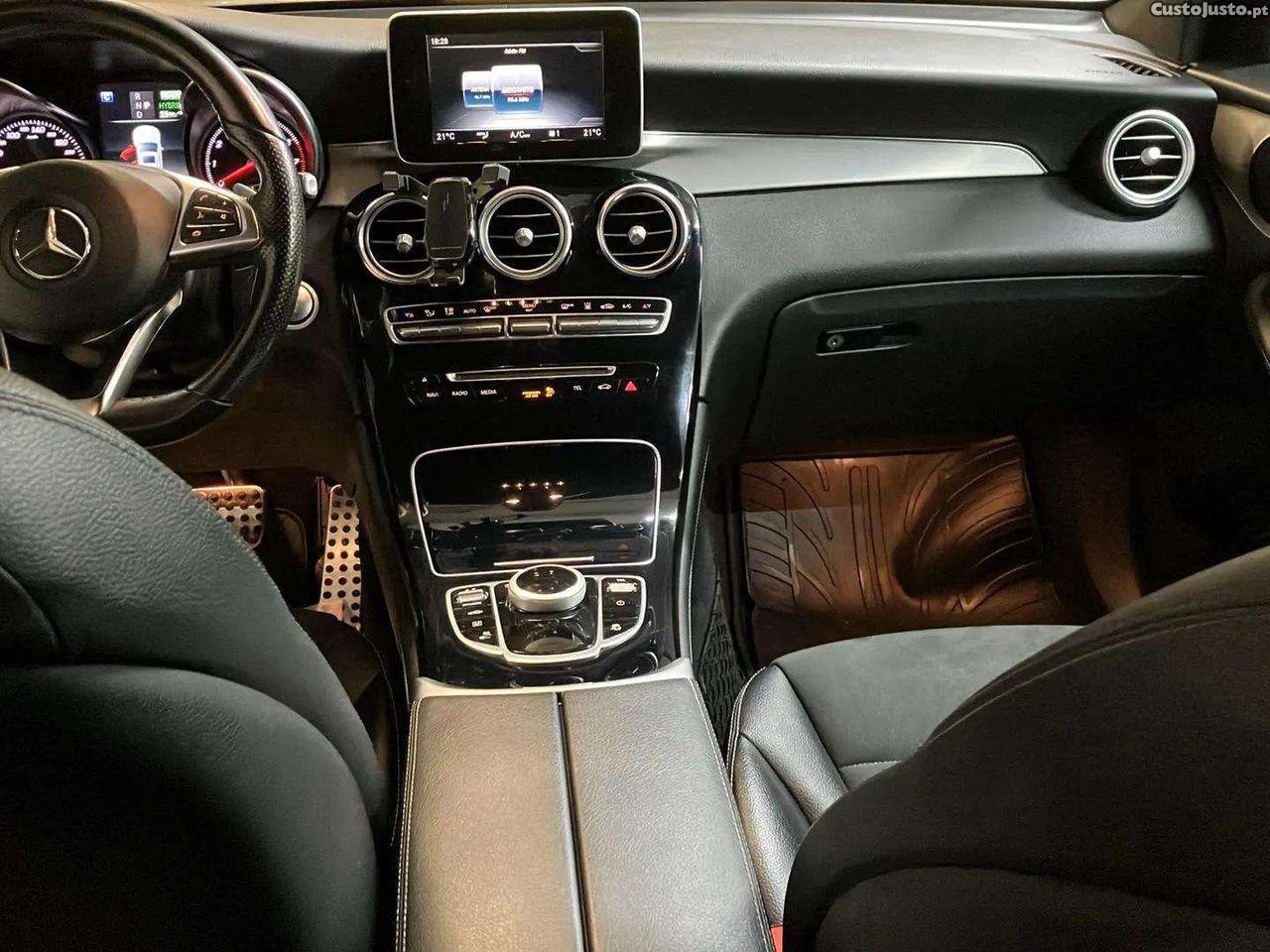 Mercedes-Benz GLC 350 e Coupé AMG Line 4-Matic — fotografia 16