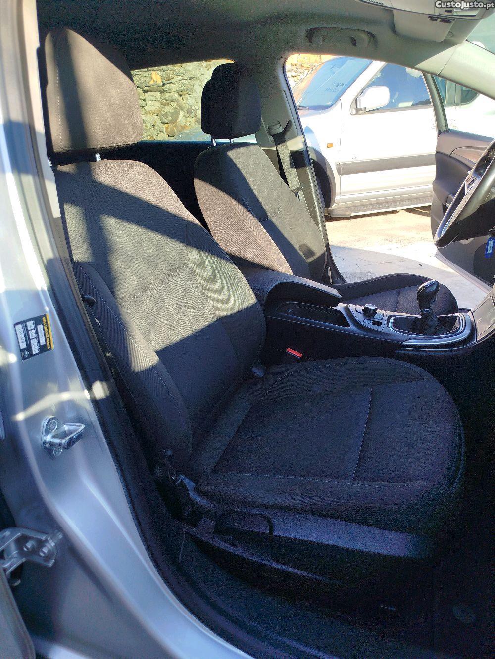 Opel Insignia 2.0cdti sw — fotografia 3