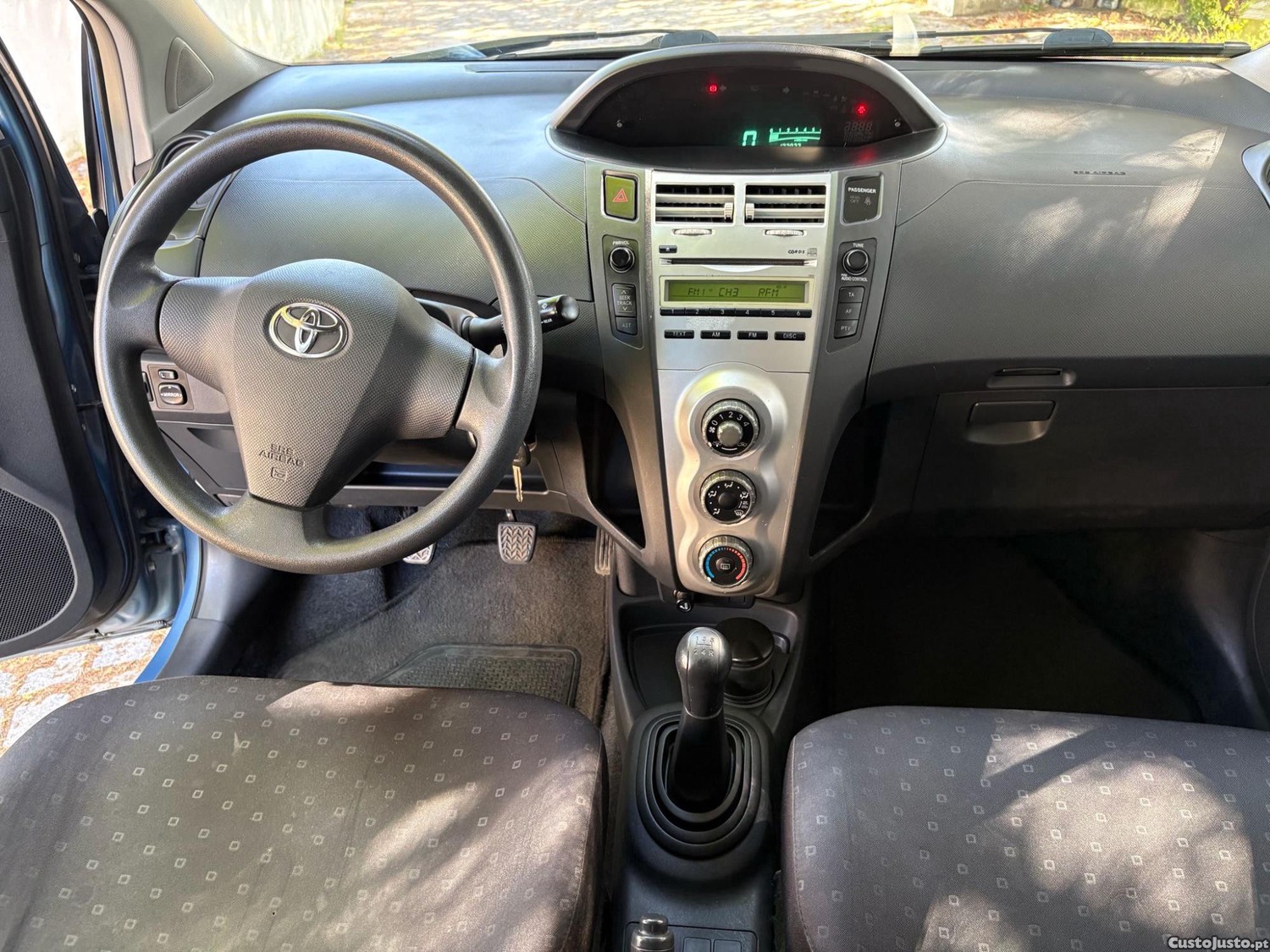 Toyota Yaris 1.0 cilin iuc barato — fotografia 3