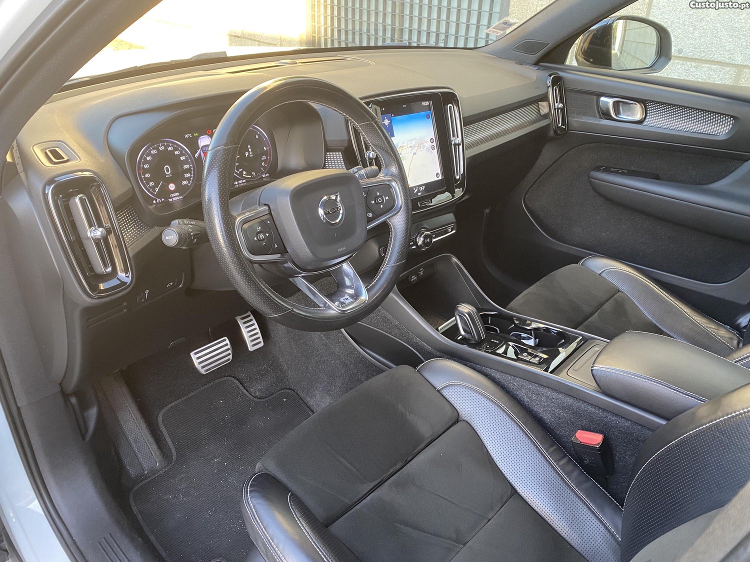 Volvo XC 40 R-Design AWD 190Cv — fotografia 5